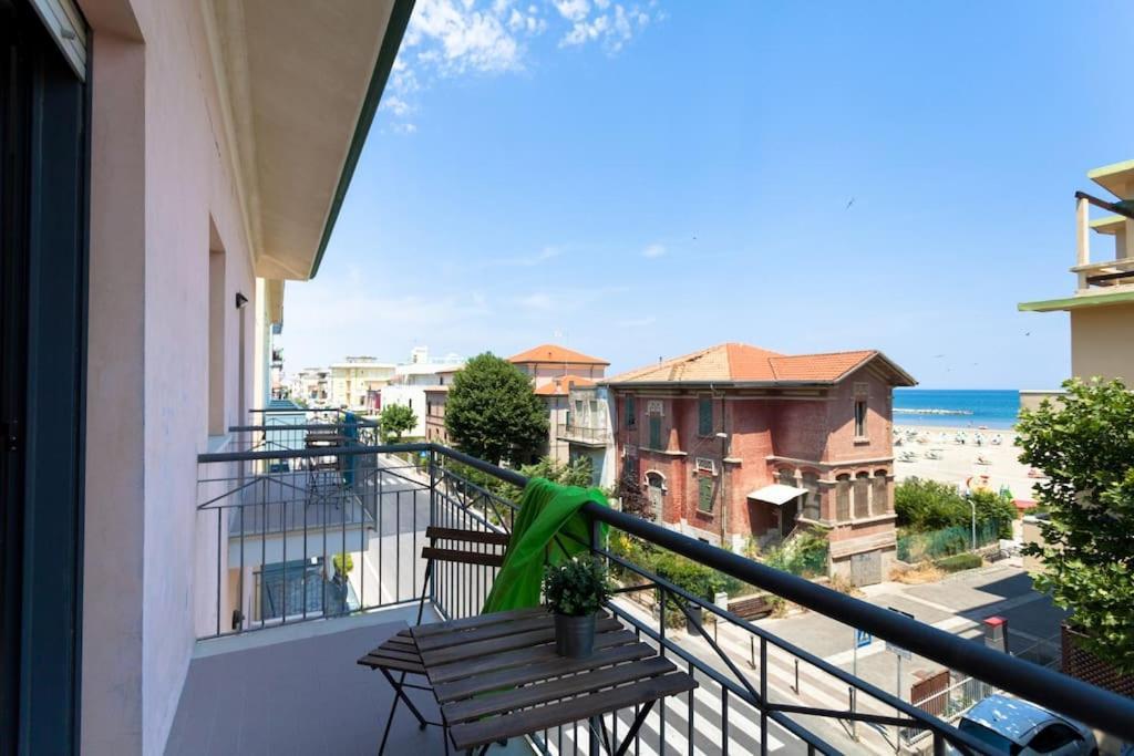 Beach House Holiday Apartments Rimini Extérieur photo